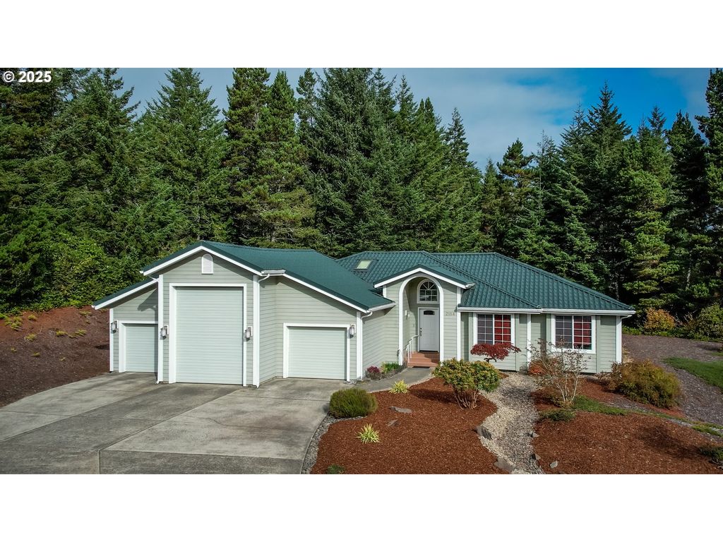 2184 13TH St, Florence, OR 97439
