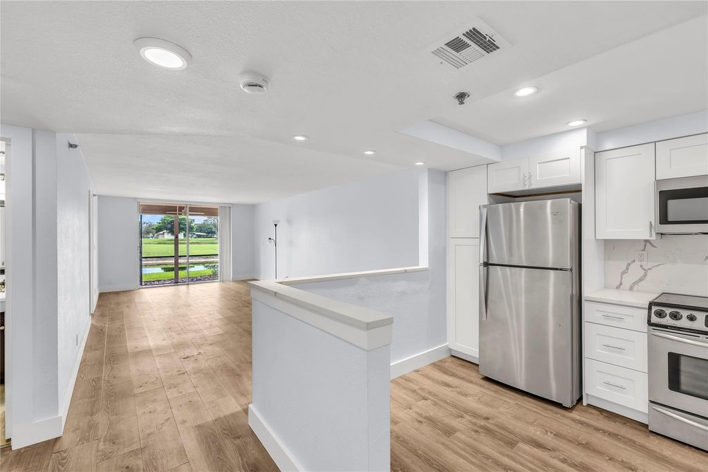 3100 W Rolling Hills Cir 109, Davie, FL 33328