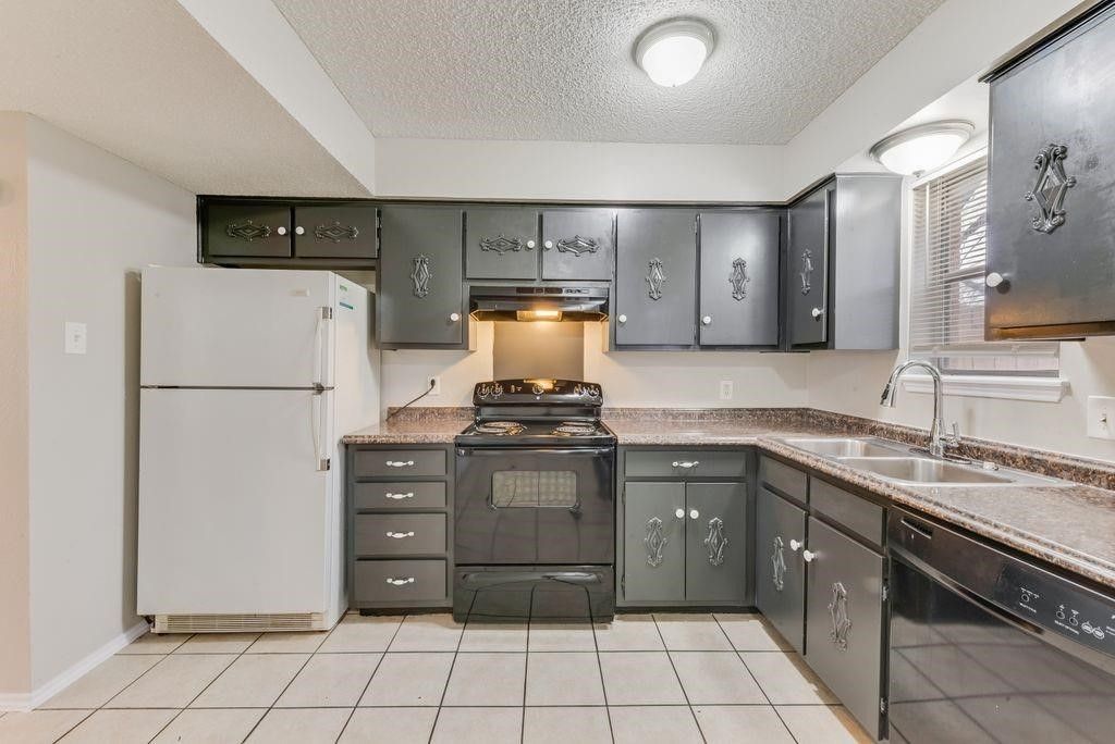 1728 sanford J, Arlington, TX 76012