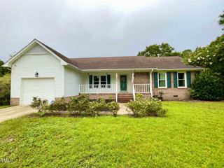 916 E Winds Lane, Fayetteville, NC 28311