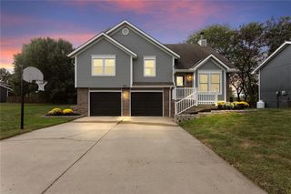 306 Porter Drive, Smithville, MO 64089