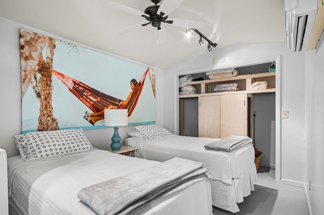 15 N Swinton Circle, Delray Beach, FL 33444