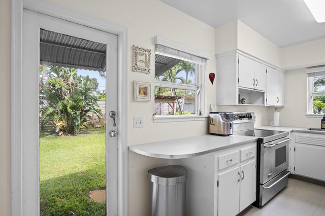 15 N Swinton Circle, Delray Beach, FL 33444