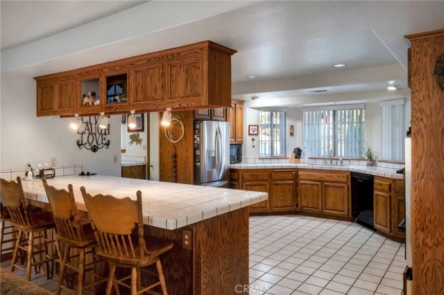 11631 Whitehaven, Oak Hills, CA 92344