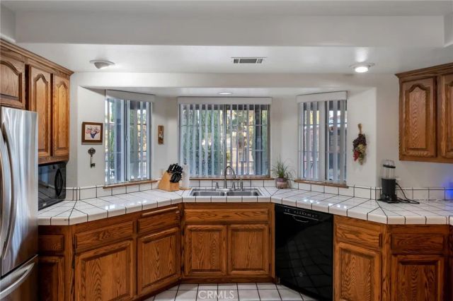 11631 Whitehaven, Oak Hills, CA 92344