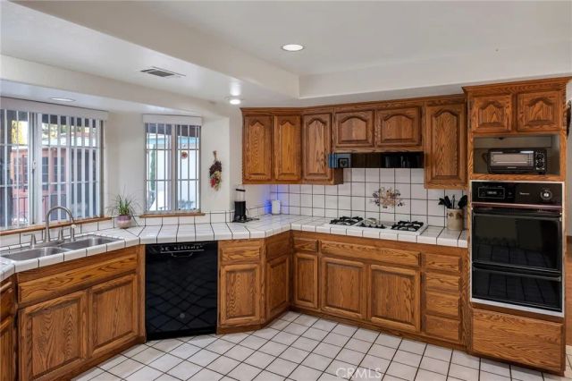 11631 Whitehaven, Oak Hills, CA 92344
