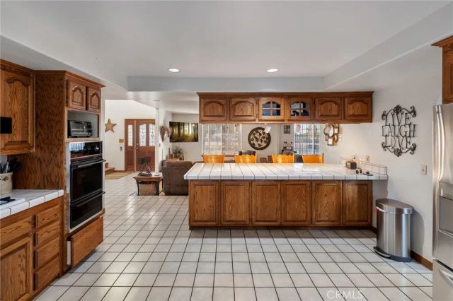 11631 Whitehaven, Oak Hills, CA 92344