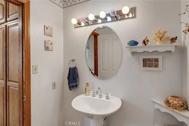 11631 Whitehaven, Oak Hills, CA 92344