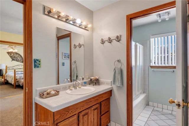 11631 Whitehaven, Oak Hills, CA 92344