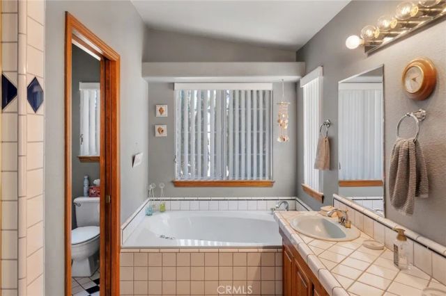11631 Whitehaven, Oak Hills, CA 92344