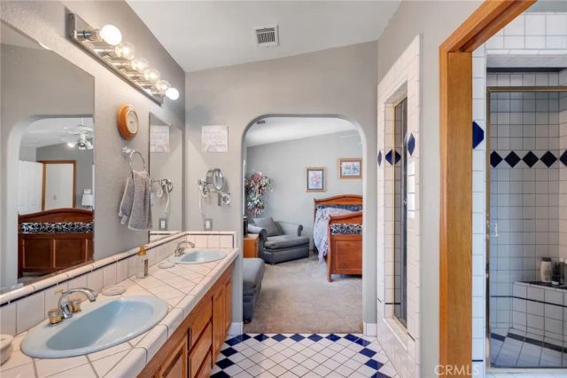 11631 Whitehaven, Oak Hills, CA 92344