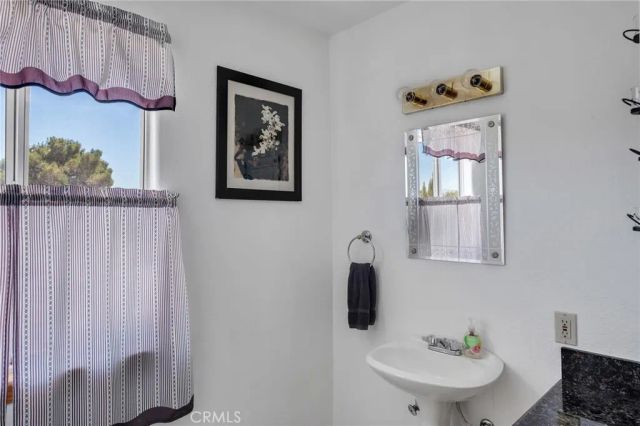 11631 Whitehaven, Oak Hills, CA 92344