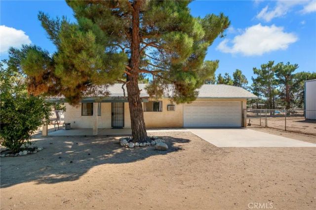 11631 Whitehaven, Oak Hills, CA 92344