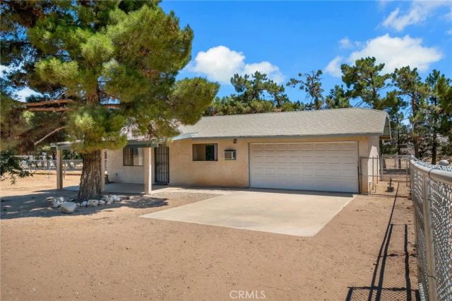 11631 Whitehaven, Oak Hills, CA 92344