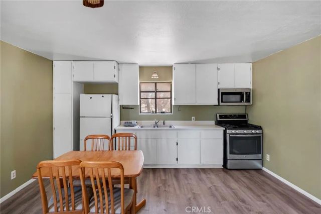 11631 Whitehaven, Oak Hills, CA 92344