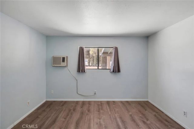 11631 Whitehaven, Oak Hills, CA 92344