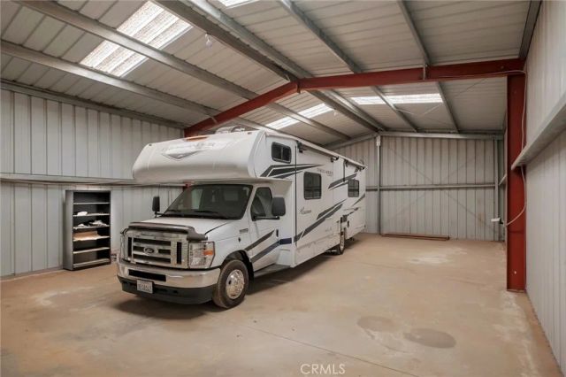 11631 Whitehaven, Oak Hills, CA 92344