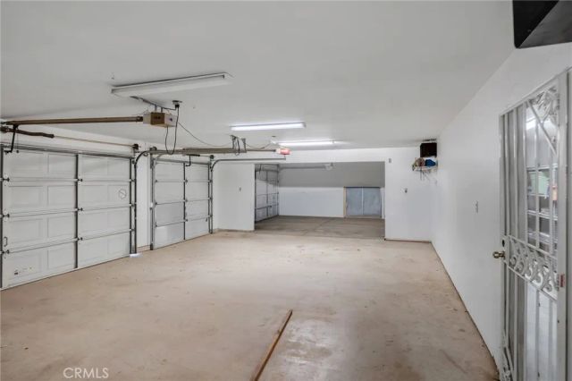 11631 Whitehaven, Oak Hills, CA 92344