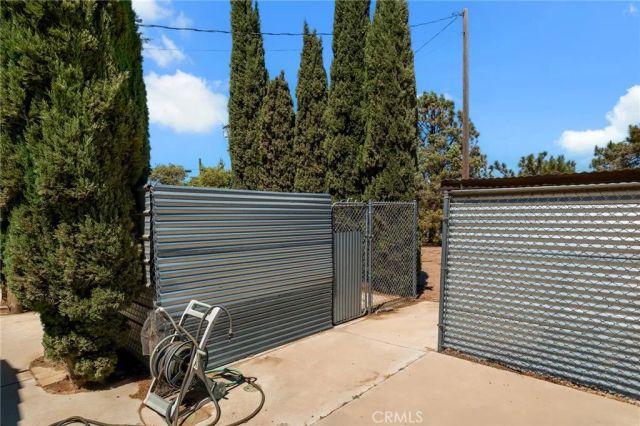 11631 Whitehaven, Oak Hills, CA 92344