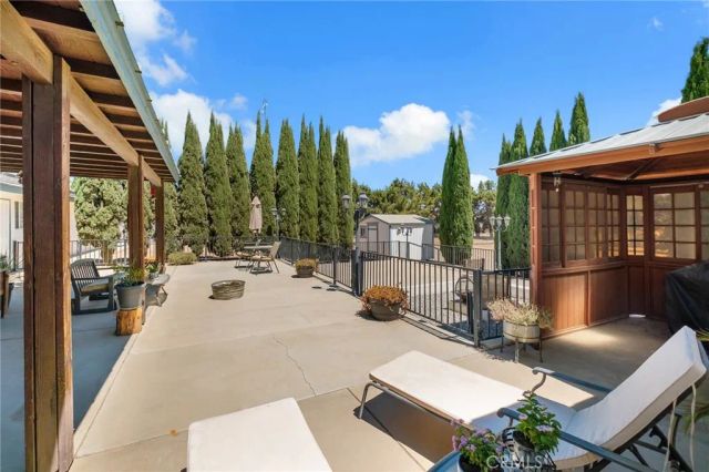 11631 Whitehaven, Oak Hills, CA 92344
