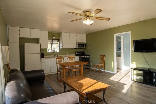 11631 Whitehaven, Oak Hills, CA 92344