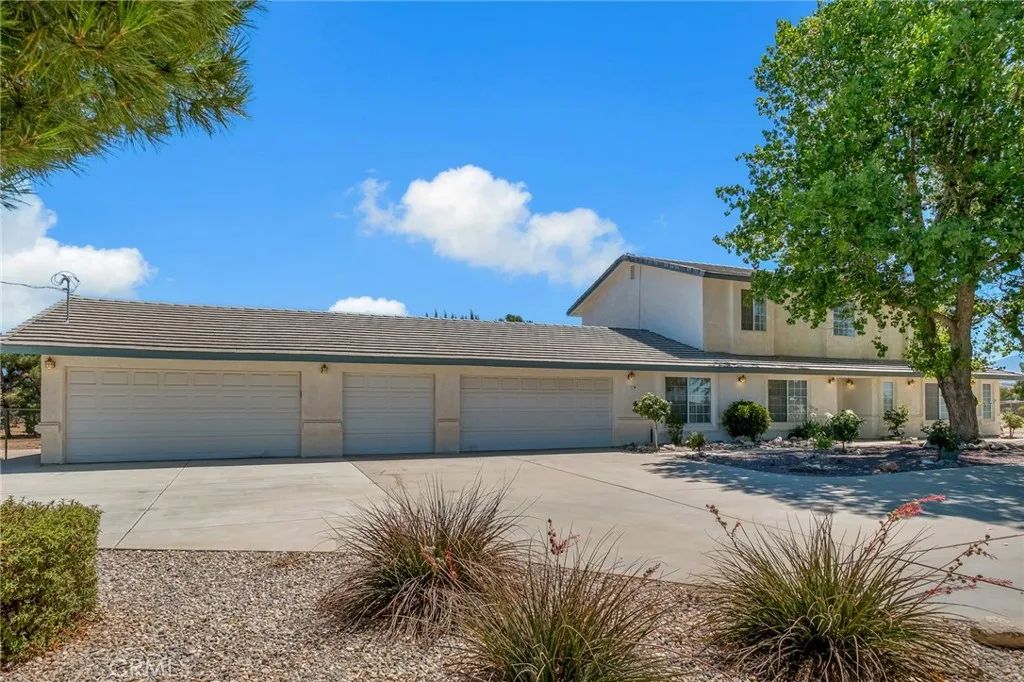 11631 Whitehaven, Oak Hills, CA 92344