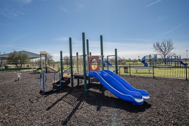 125 W 5th Street, Krum, TX 76249