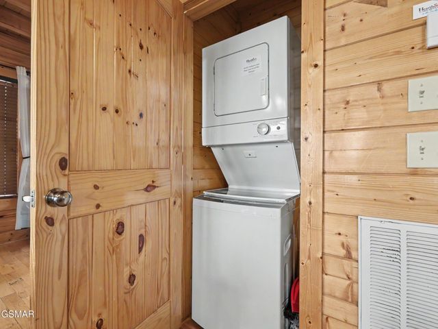 2823 White Oak Ridge Ln, Sevierville, TN 37862