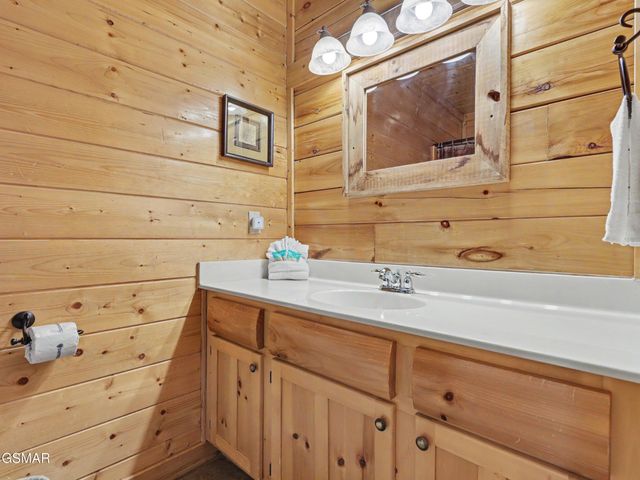 2823 White Oak Ridge Ln, Sevierville, TN 37862