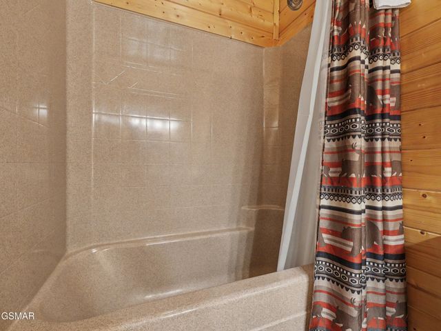 2823 White Oak Ridge Ln, Sevierville, TN 37862