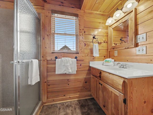 2823 White Oak Ridge Ln, Sevierville, TN 37862