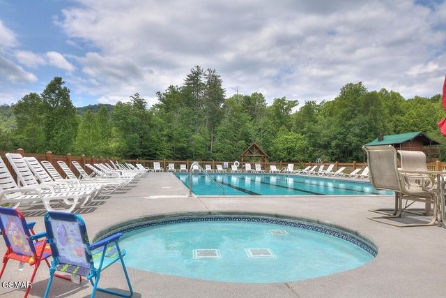 2823 White Oak Ridge Ln, Sevierville, TN 37862