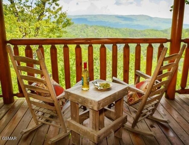 2823 White Oak Ridge Ln, Sevierville, TN 37862