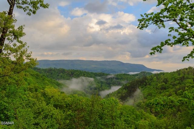 2823 White Oak Ridge Ln, Sevierville, TN 37862