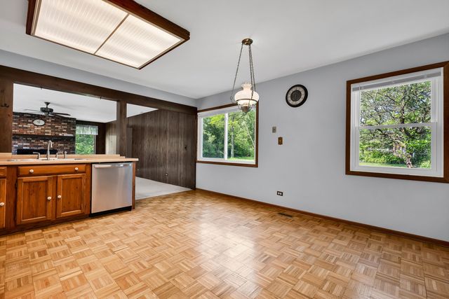 1272 Arlington Drive W, Hanover Park, IL 60133