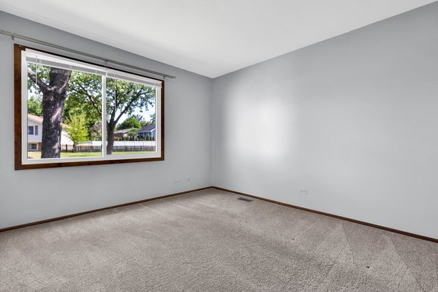 1272 Arlington Drive W, Hanover Park, IL 60133