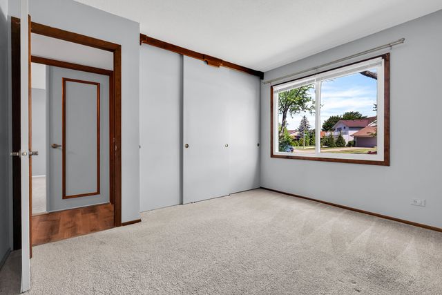 1272 Arlington Drive W, Hanover Park, IL 60133