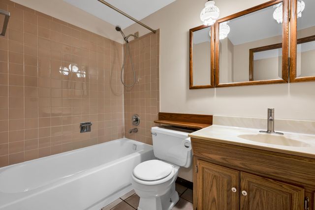 1272 Arlington Drive W, Hanover Park, IL 60133