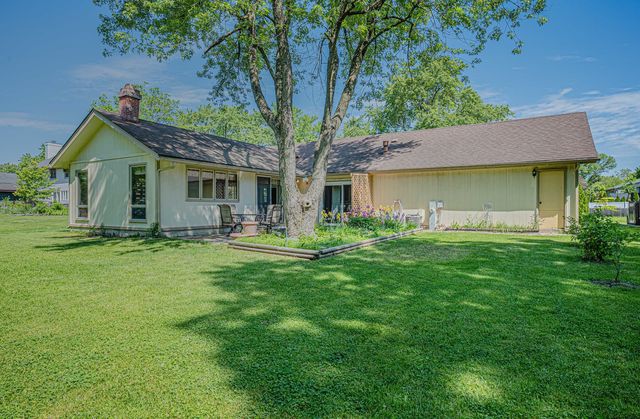 1272 Arlington Drive W, Hanover Park, IL 60133