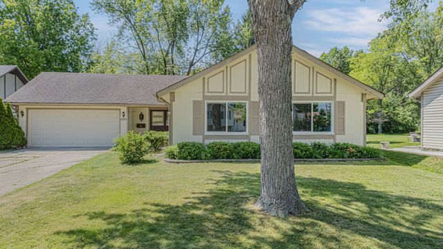 1272 Arlington Drive W, Hanover Park, IL 60133