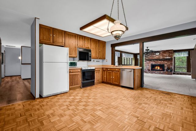 1272 Arlington Drive W, Hanover Park, IL 60133