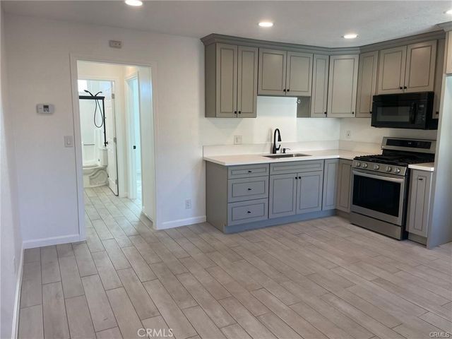 10037 Samoa Avenue 11, Tujunga, CA 91042
