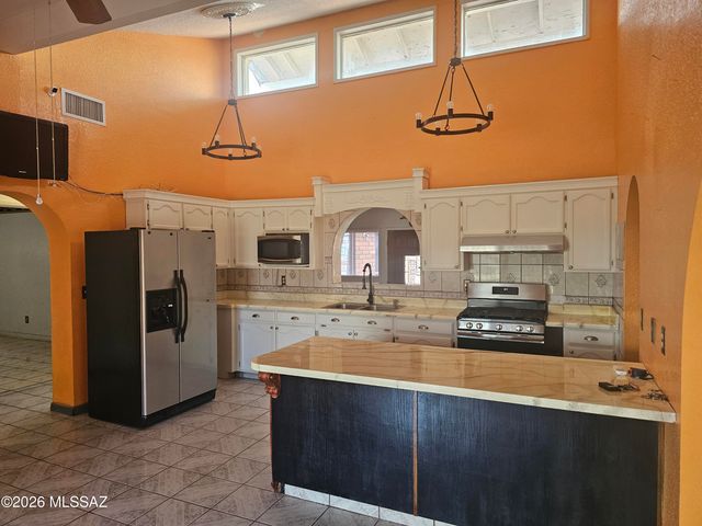 714 E Skyline Drive, Nogales, AZ 85621