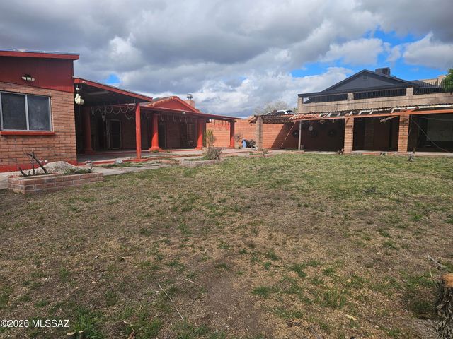 714 E Skyline Drive, Nogales, AZ 85621