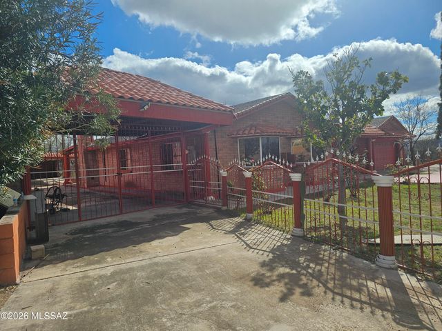714 E Skyline Drive, Nogales, AZ 85621