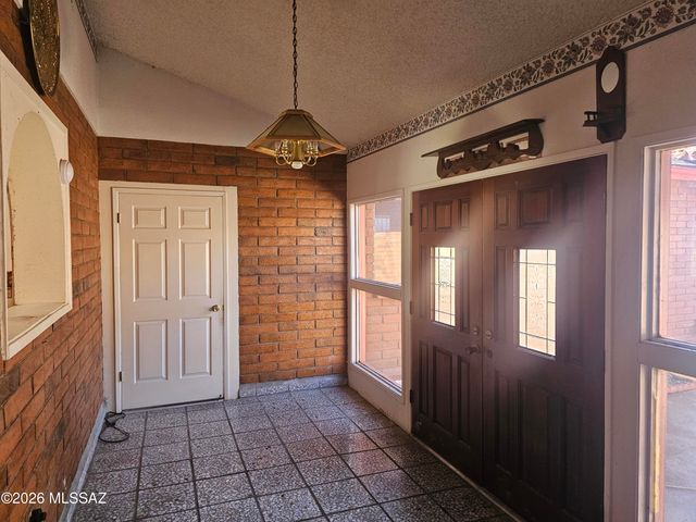 714 E Skyline Drive, Nogales, AZ 85621