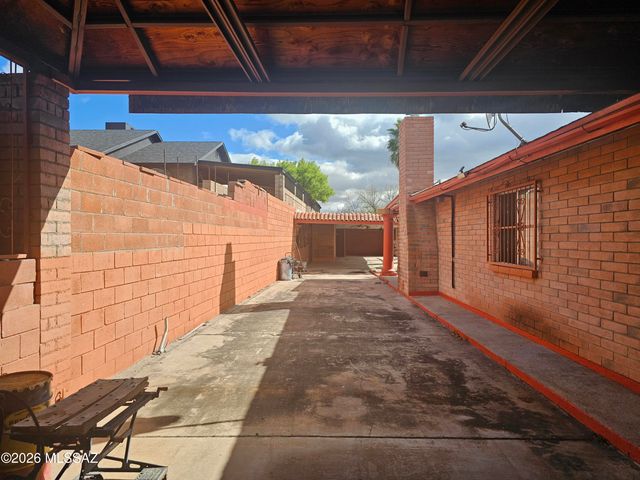 714 E Skyline Drive, Nogales, AZ 85621