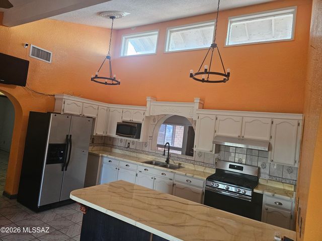 714 E Skyline Drive, Nogales, AZ 85621