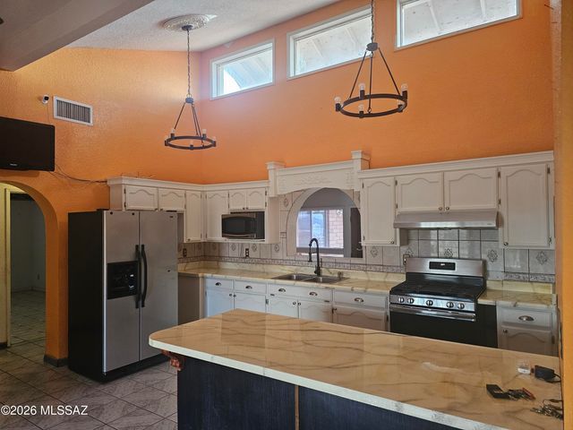 714 E Skyline Drive, Nogales, AZ 85621