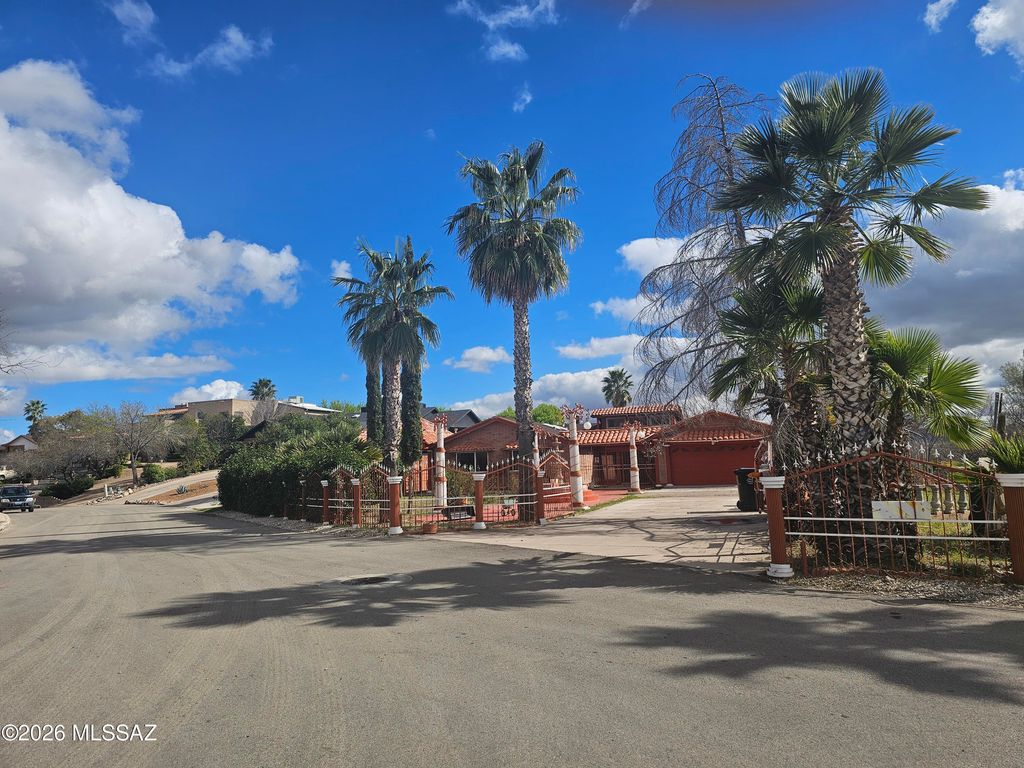 714 E Skyline Drive, Nogales, AZ 85621